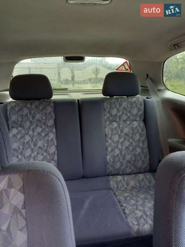 Хэтчбек Mitsubishi Colt 1996 в Новоселице