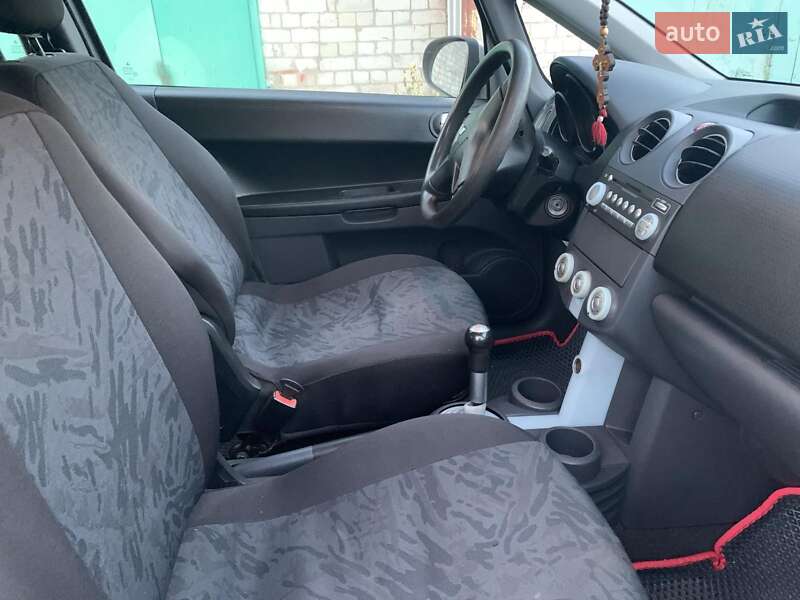 Хэтчбек Mitsubishi Colt 2005 в Чернигове фото 3 Хэтчбек Mitsubishi Colt 2005 в Чернигове