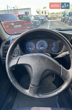 Хэтчбек Mitsubishi Colt 2002 в 