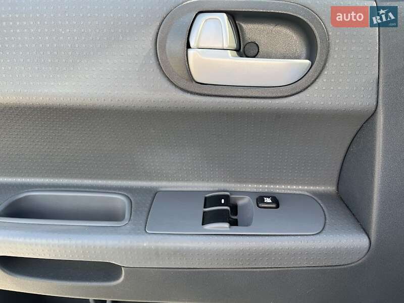 Хетчбек Mitsubishi Colt 2006 в Дніпрі