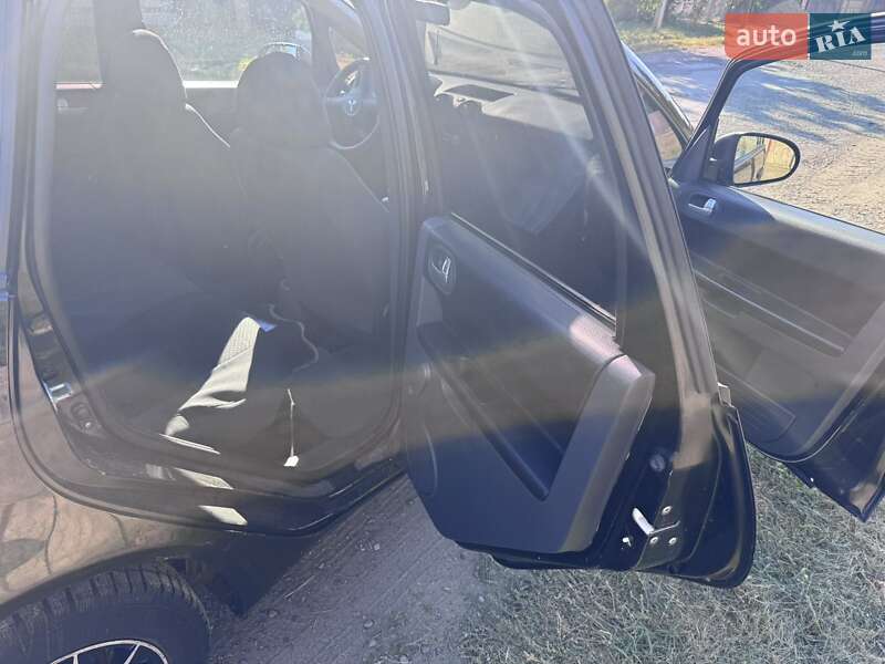 Хэтчбек Mitsubishi Colt 2007 в Хотине
