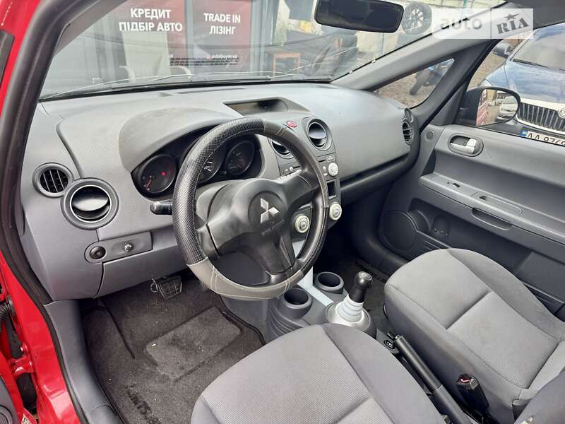 Хэтчбек Mitsubishi Colt 2006 в Киеве