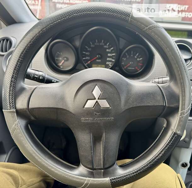 Хэтчбек Mitsubishi Colt 2006 в Киеве