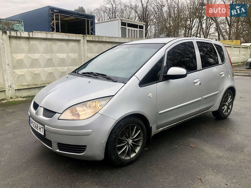 Хетчбек Mitsubishi Colt 2006 в Звягелі