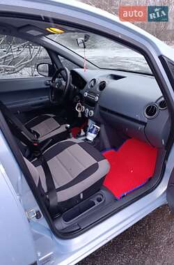 Хэтчбек Mitsubishi Colt 2005 в 