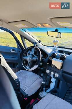 Хэтчбек Mitsubishi Colt 2004 в 