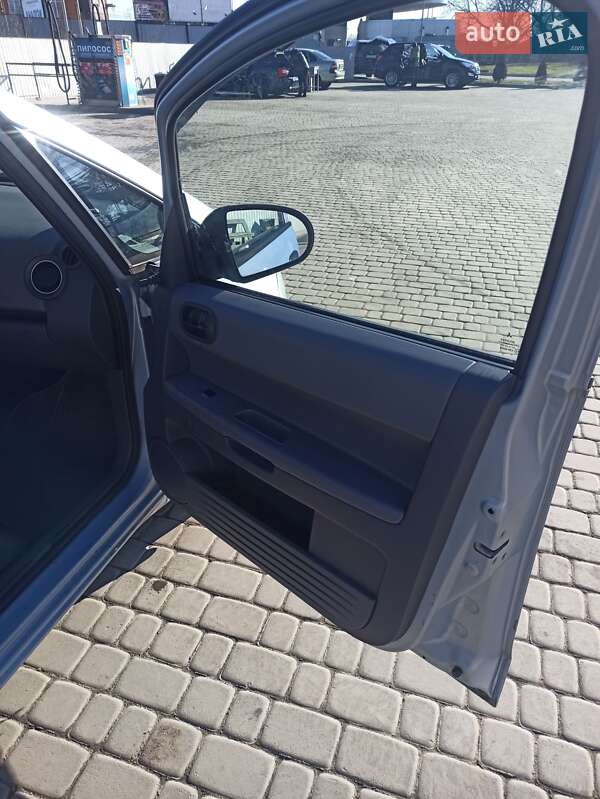 Хэтчбек Mitsubishi Colt 2005 в Староконстантинове
