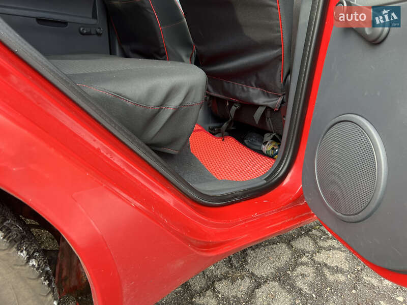 Хэтчбек Mitsubishi Colt 2006 в Кривом Роге фото 6 Хэтчбек Mitsubishi Colt 2006 в Кривом Роге