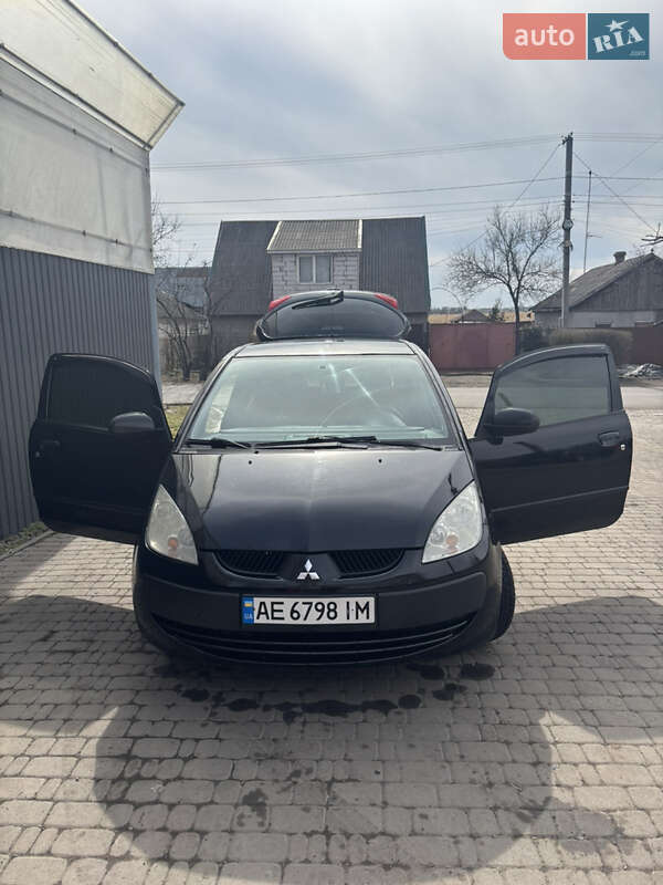 Хэтчбек Mitsubishi Colt 2005 в 