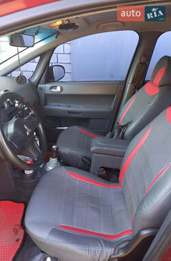 Хэтчбек Mitsubishi Colt 2005 в 