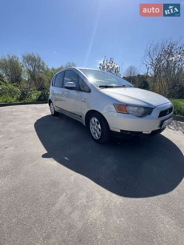 Хетчбек Mitsubishi Colt 2011 в 