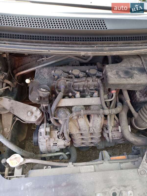 Хетчбек Mitsubishi Colt 2004 в Сокирянах