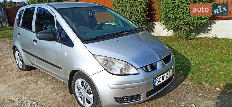 Хэтчбек Mitsubishi Colt 2004 в Новояворовске