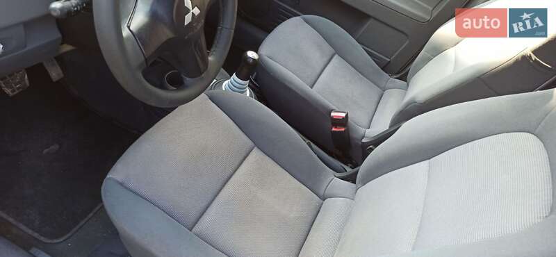 Хэтчбек Mitsubishi Colt 2004 в Новояворовске