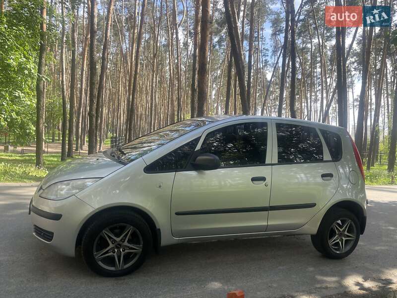 Хэтчбек Mitsubishi Colt 2006 в 