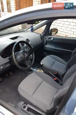 Хэтчбек Mitsubishi Colt 2004 в 