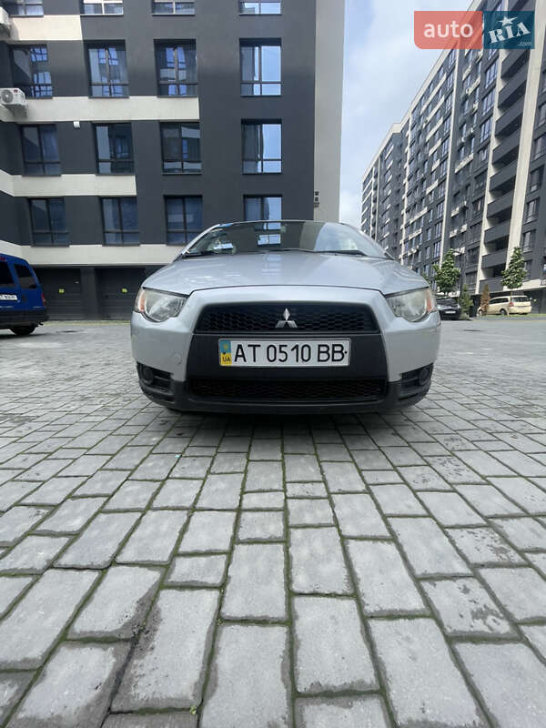 Хэтчбек Mitsubishi Colt 2010 в 
