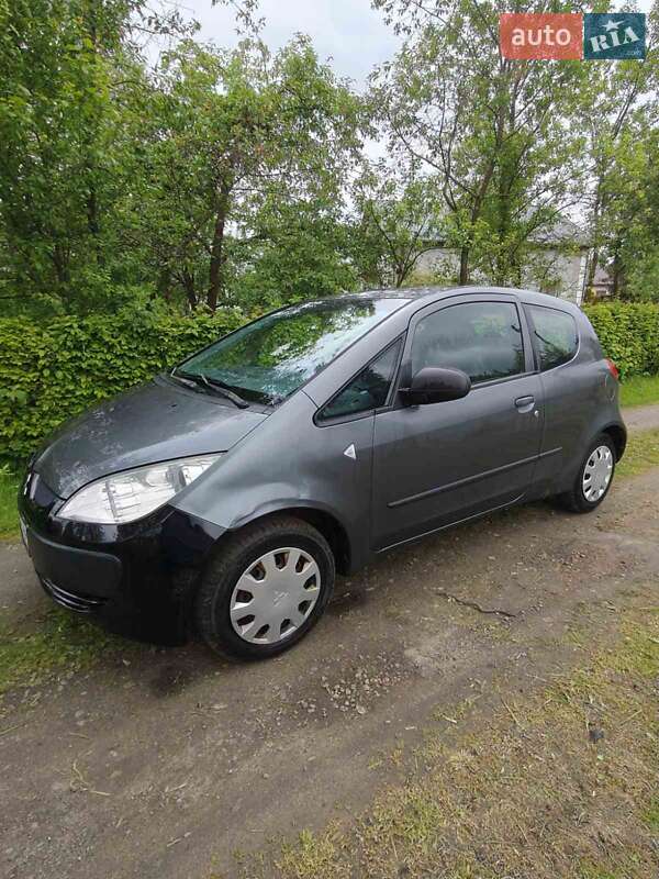 Хэтчбек Mitsubishi Colt 2005 в Новояворовске