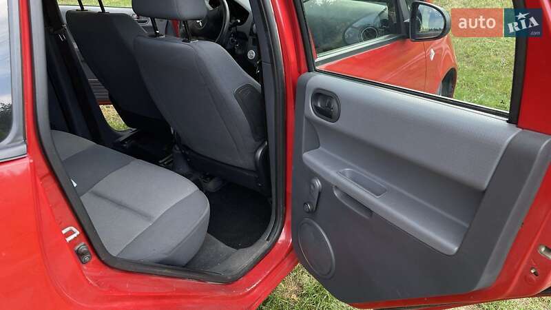 Хэтчбек Mitsubishi Colt 2006 в Александровке