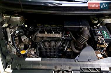 Хэтчбек Mitsubishi Colt 2005 в 