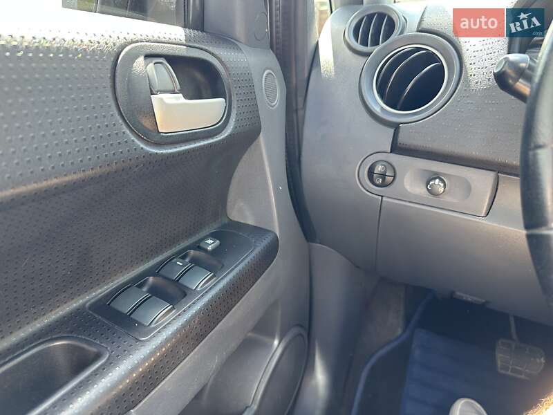 Хэтчбек Mitsubishi Colt 2013 в Черновцах
