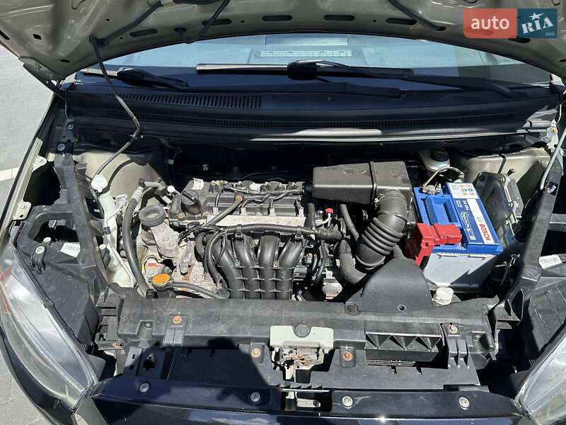 Хэтчбек Mitsubishi Colt 2013 в Черновцах