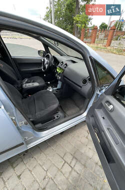 Хэтчбек Mitsubishi Colt 2004 в 