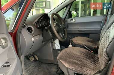 Хэтчбек Mitsubishi Colt 2005 в 