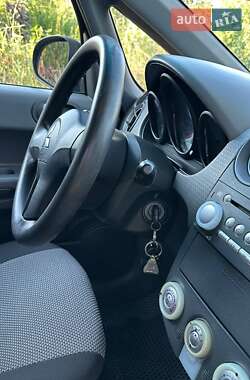 Хэтчбек Mitsubishi Colt 2005 в 