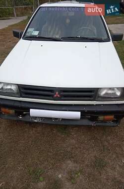 Хэтчбек Mitsubishi Colt 1988 в 