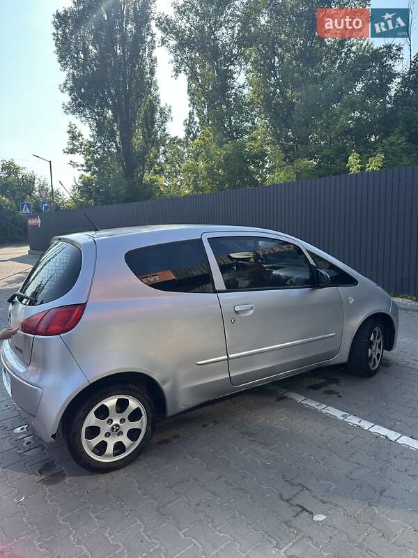 Хэтчбек Mitsubishi Colt 2006 в 