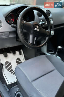 Хэтчбек Mitsubishi Colt 2005 в 