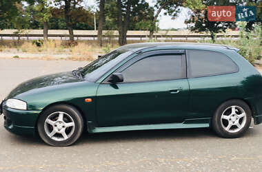 Хэтчбек Mitsubishi Colt 2000 в 
