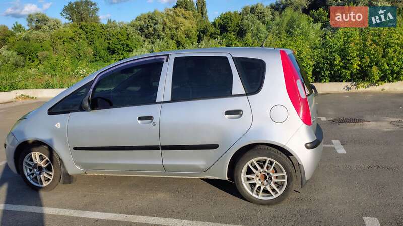 Хэтчбек Mitsubishi Colt 2005 в 