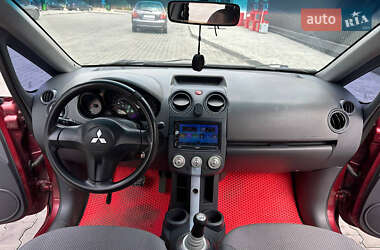 Хэтчбек Mitsubishi Colt 2005 в 