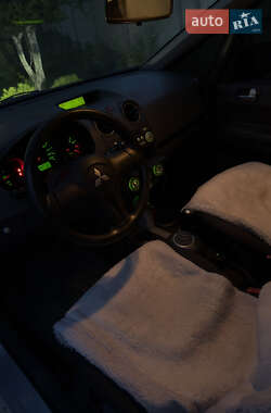 Хэтчбек Mitsubishi Colt 2006 в 