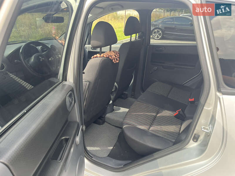 Хэтчбек Mitsubishi Colt 2007 в Софиевской Борщаговке