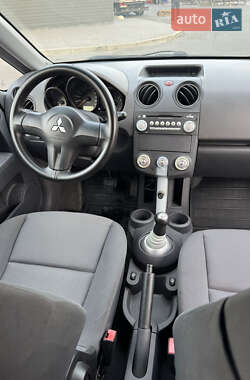 Хэтчбек Mitsubishi Colt 2005 в 