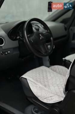 Хэтчбек Mitsubishi Colt 2006 в 