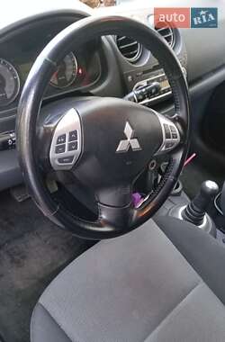 Хэтчбек Mitsubishi Colt 2010 в 