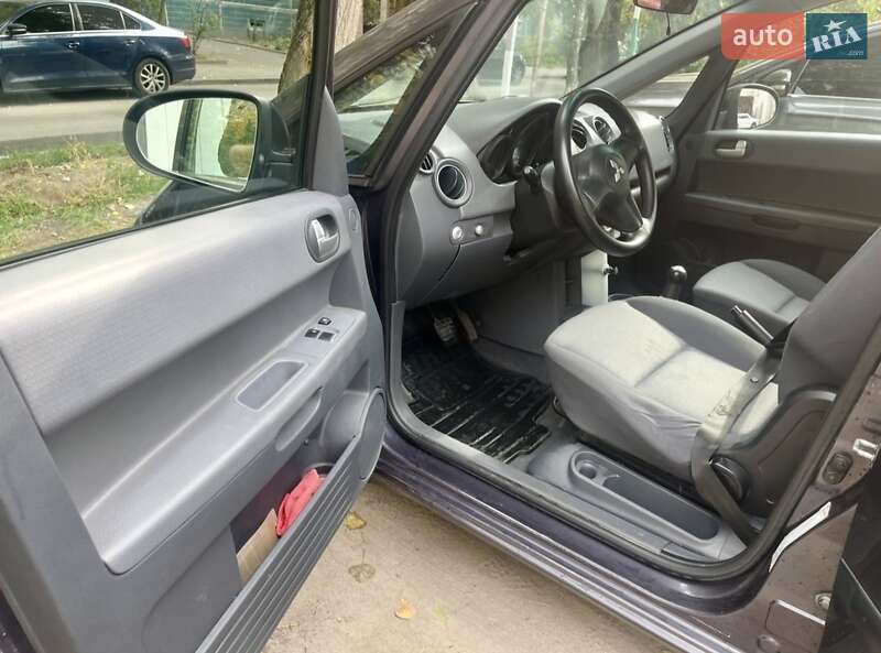 Хетчбек Mitsubishi Colt 2005 в Дніпрі