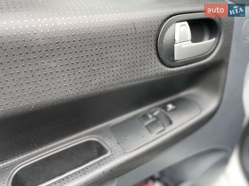 Хэтчбек Mitsubishi Colt 2010 в Киеве