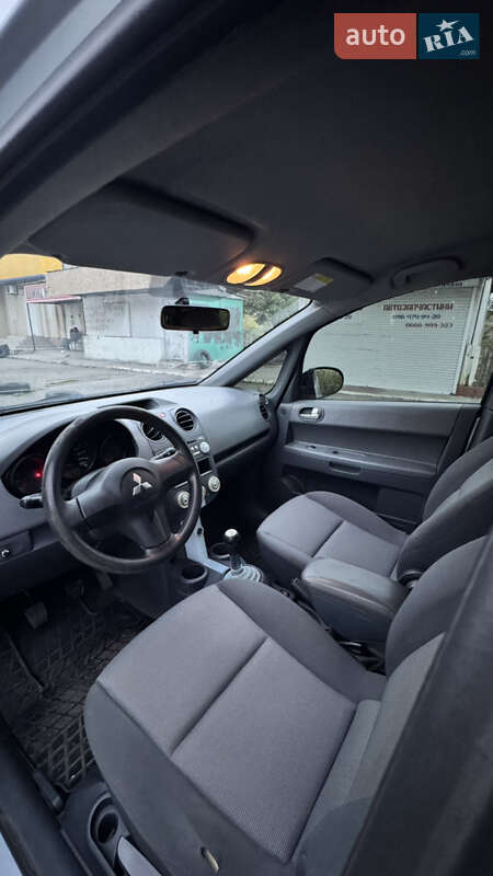 Хетчбек Mitsubishi Colt 2007 в Білгороді-Дністровському фото 15 Хетчбек Mitsubishi Colt 2007 в Білгороді-Дністровському