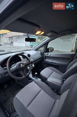 Хетчбек Mitsubishi Colt 2007 в  фото 15 Хетчбек Mitsubishi Colt 2007 в