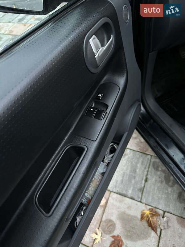 Хетчбек Mitsubishi Colt 2008 в Києві фото 12 Хетчбек Mitsubishi Colt 2008 в Києві