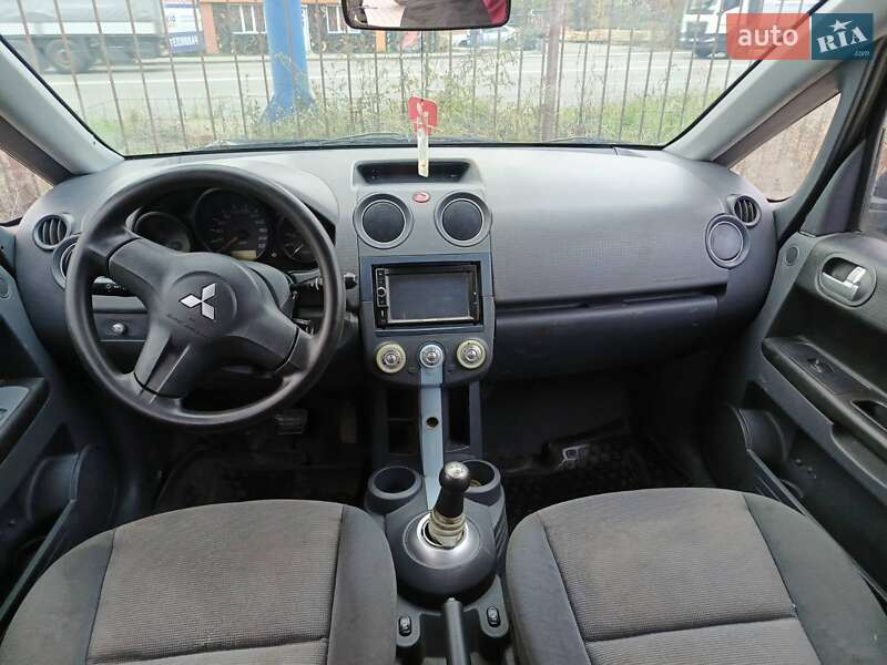 Хэтчбек Mitsubishi Colt 2005 в Софиевской Борщаговке фото 4 Хэтчбек Mitsubishi Colt 2005 в Софиевской Борщаговке