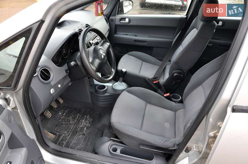 Хэтчбек Mitsubishi Colt 2004 в Львове