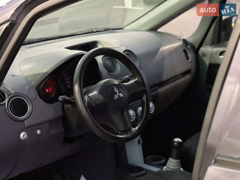 Хэтчбек Mitsubishi Colt 2005 в Киеве