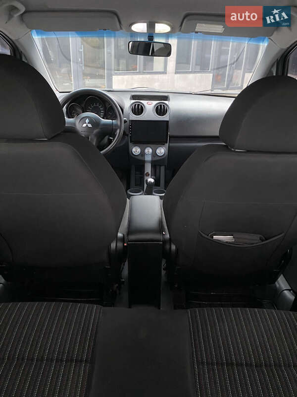 Хэтчбек Mitsubishi Colt 2005 в Первомайске