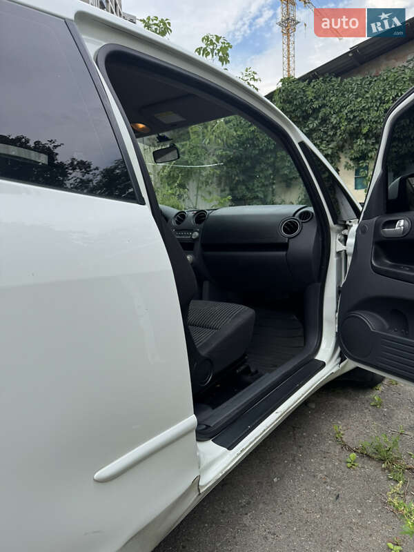 Хэтчбек Mitsubishi Colt 2008 в Киеве фото 9 Хэтчбек Mitsubishi Colt 2008 в Киеве